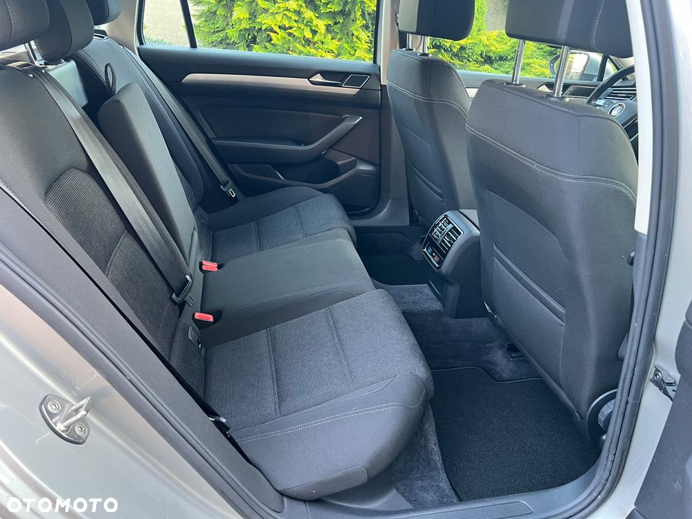 Volkswagen Passat - 37