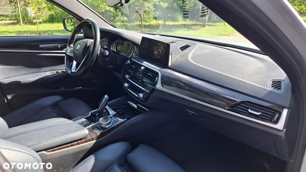 BMW Seria 5 530i Sport Line - 26