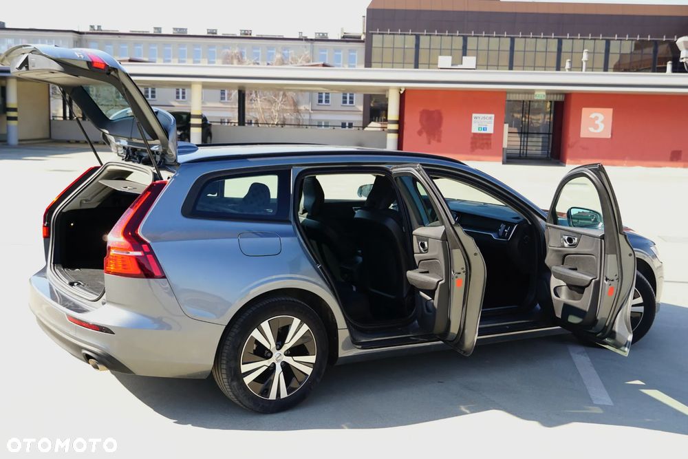 Volvo V60 B3 B DKG Momentum Core - 11