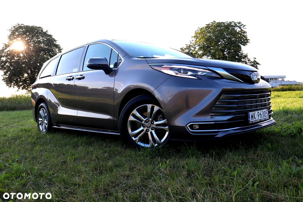 Toyota Sienna - 1