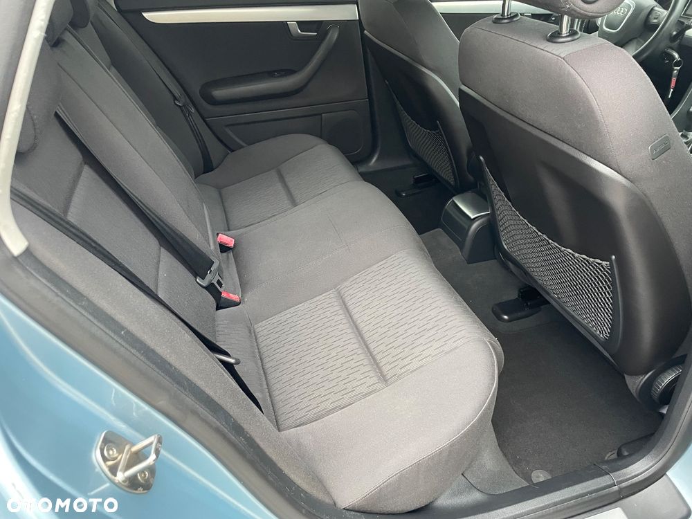 Audi A4 Limousine - 7