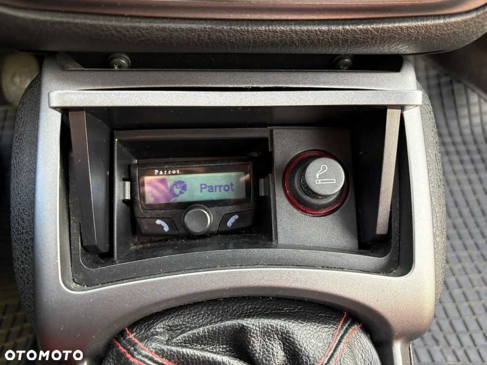 Alfa Romeo GT 1.9JTD 16V Distinctive - 35