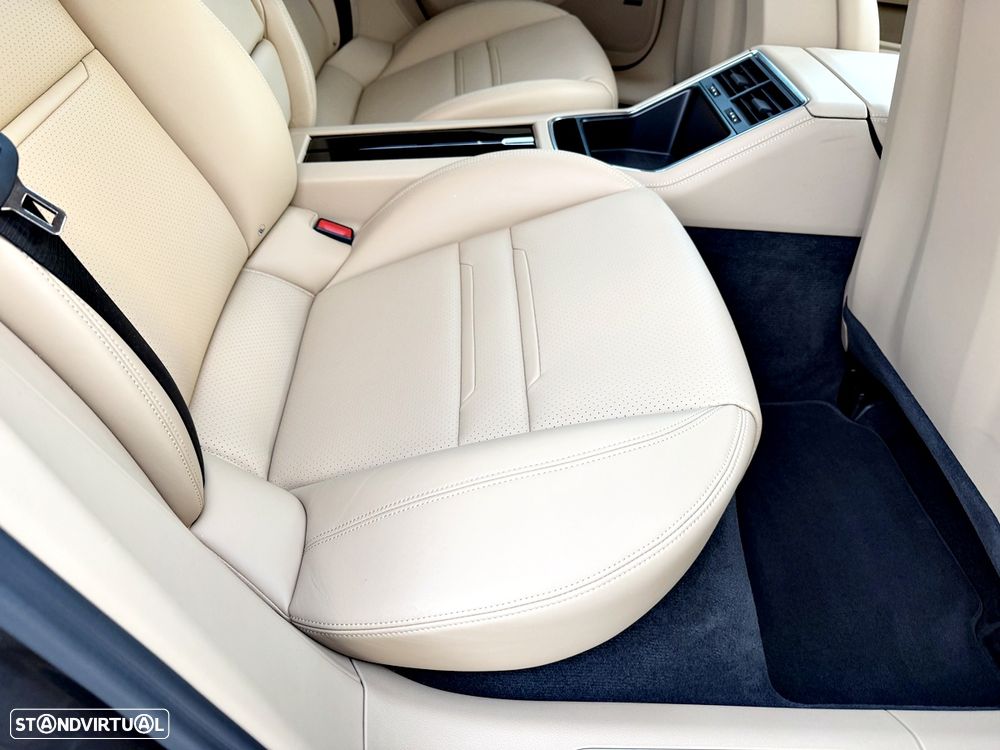 Porsche Panamera 4 E-Hybrid Platinum Edition - 32