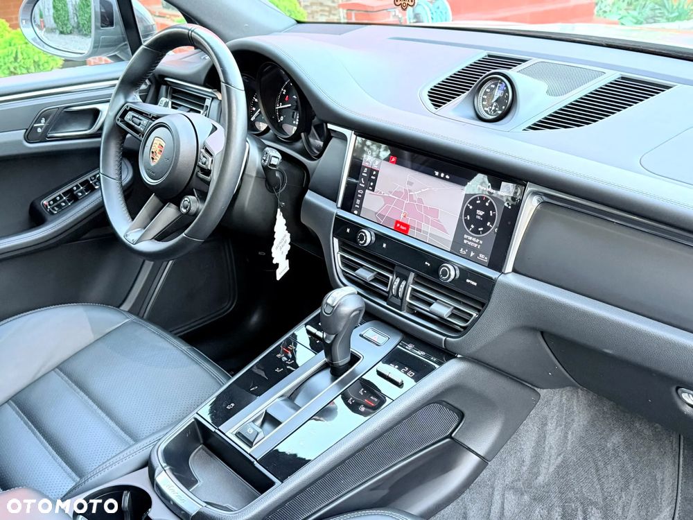 Porsche Macan T - 24