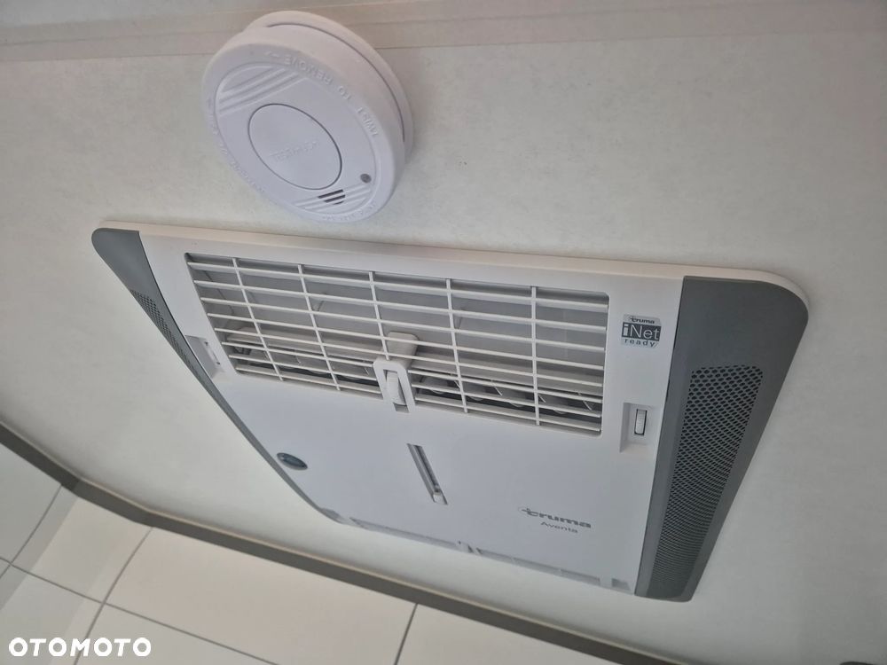 Hobby 560 KMFe Excellent Edition instalacja off-grid 230V Duo-Control - 16