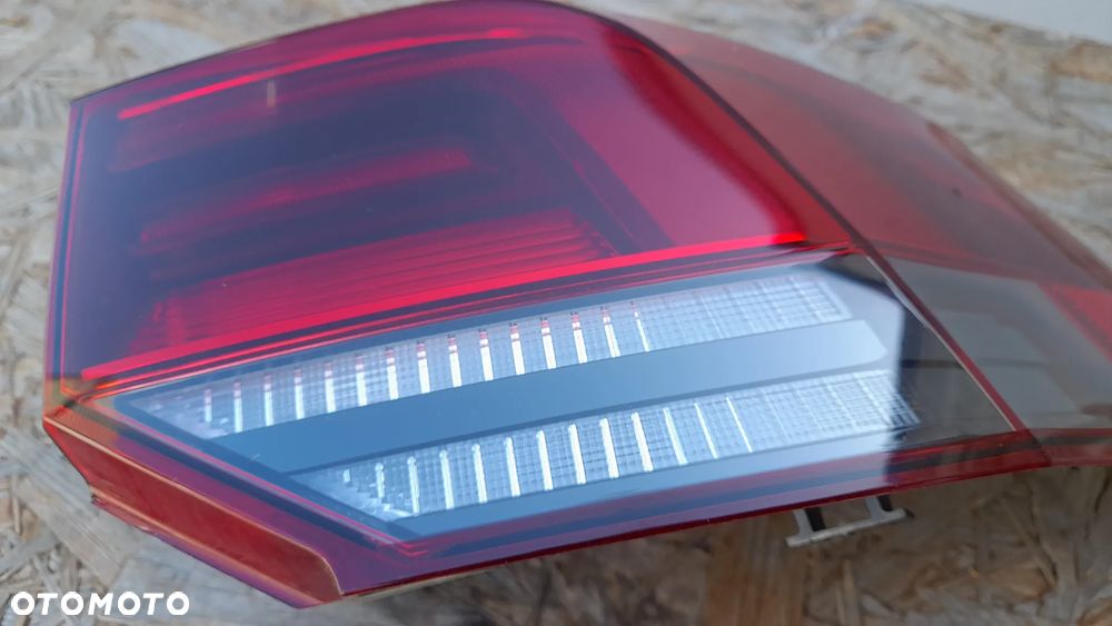 VW GOLF VIII 8 LAMPA PRAWA TYLNA TYŁ LED 5H0945096B - 2
