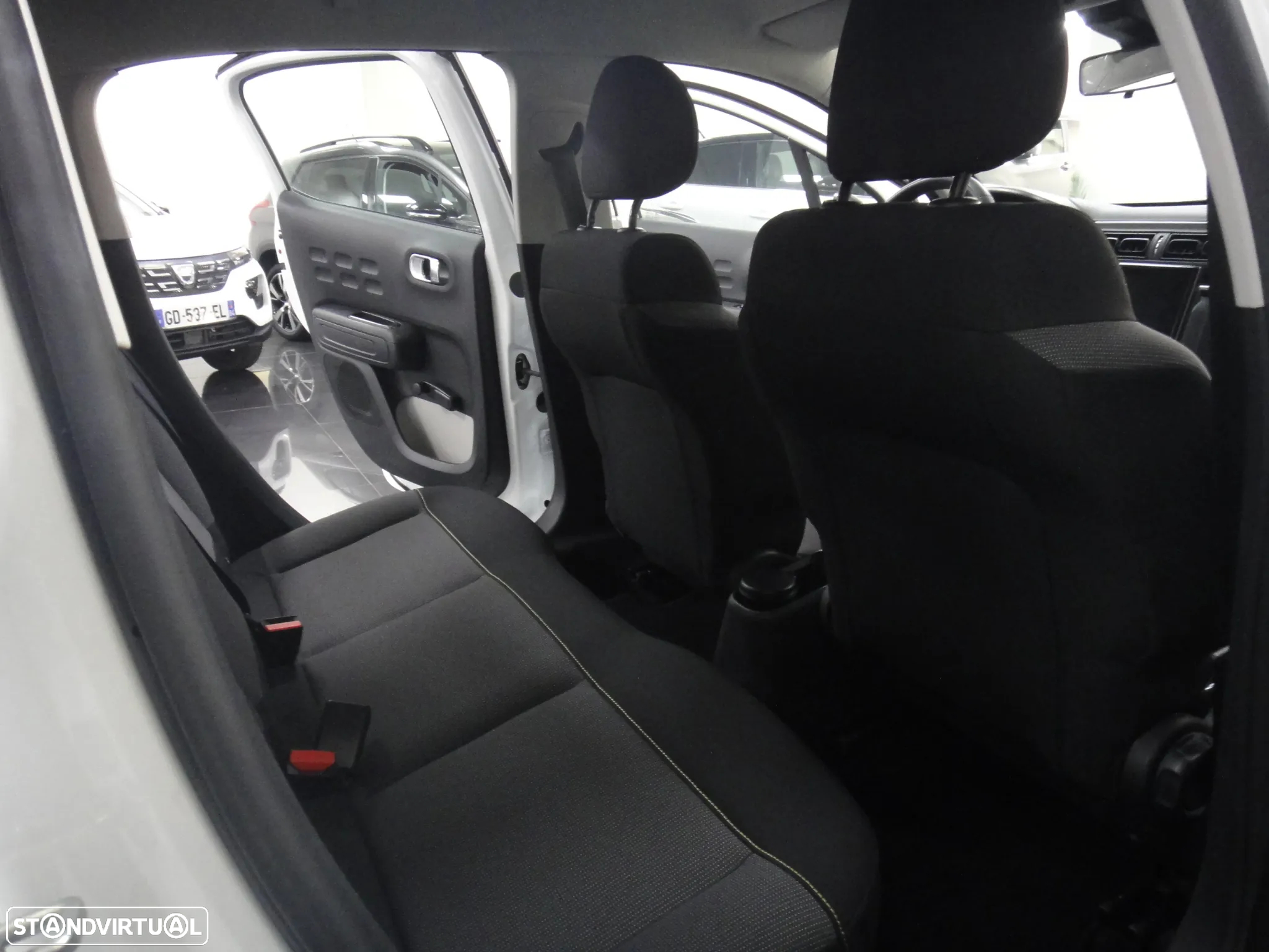 Citroën C3 1.2 PureTech Shine - 18