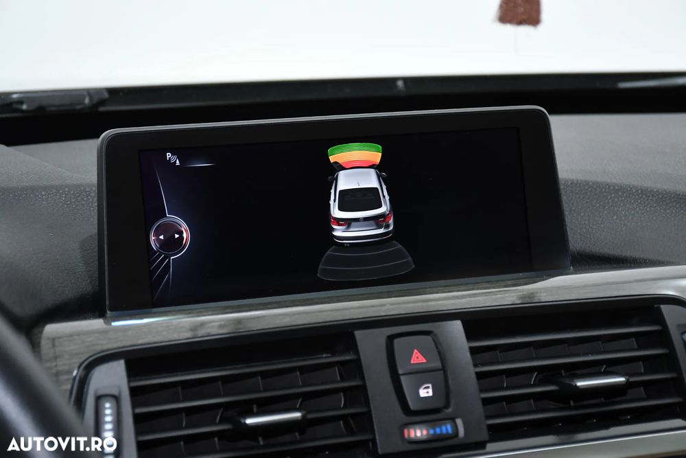 BMW Seria 3 320d xDrive - 24