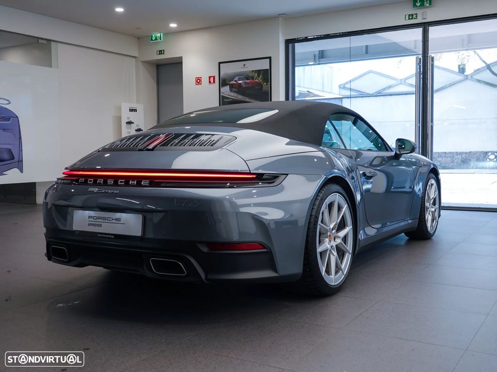 Porsche 911 (992) Carrera - 4