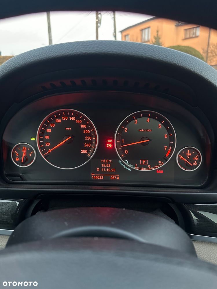 BMW Seria 5 528i Sport-Aut - 12