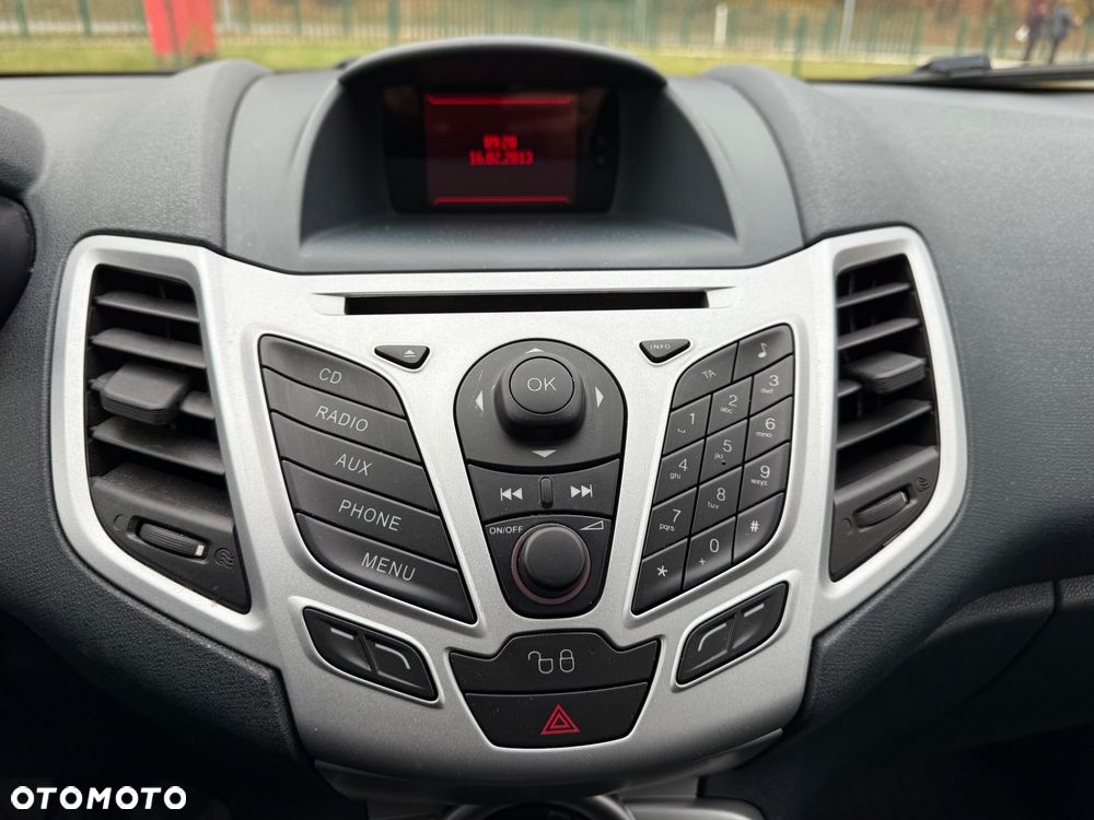 Ford Fiesta 1.25 Champions Edition - 24