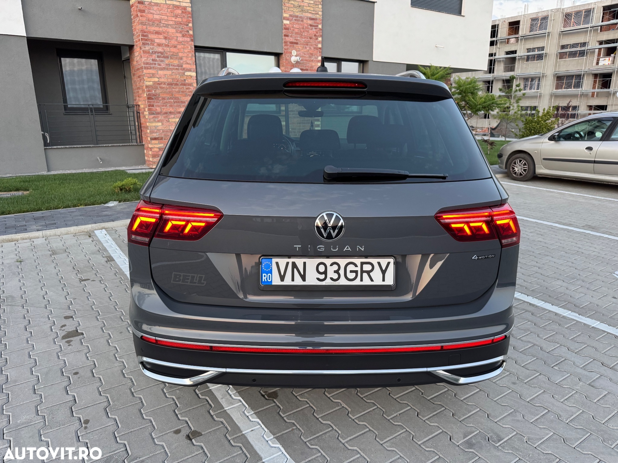 Volkswagen Tiguan 2.0 TDI SCR 4MOTION DSG Elegance - 8