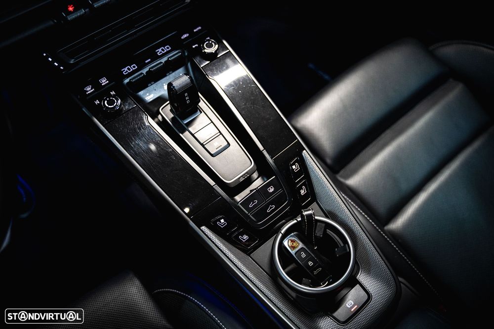 Porsche 911 (992) Carrera PDK - 11