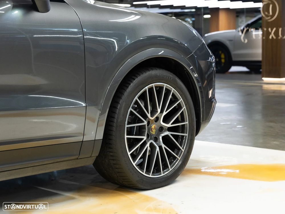 Porsche Cayenne Platinum Edition - 34