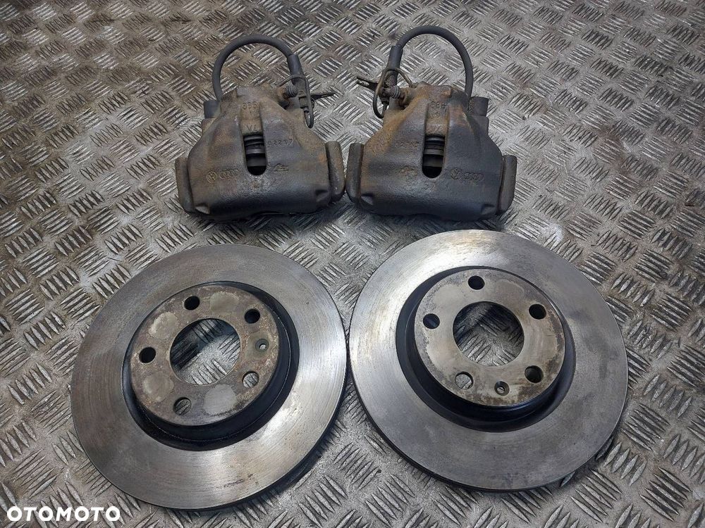 TARCZE HAMULCOWE PRZÓD + KLOCKI + ZACISKI VOLKSWAGEN PASSAT B5 1.9 TDI - 1