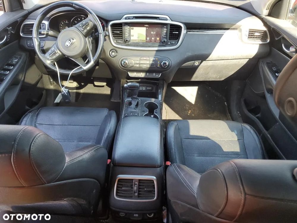 Kia Sorento - 8