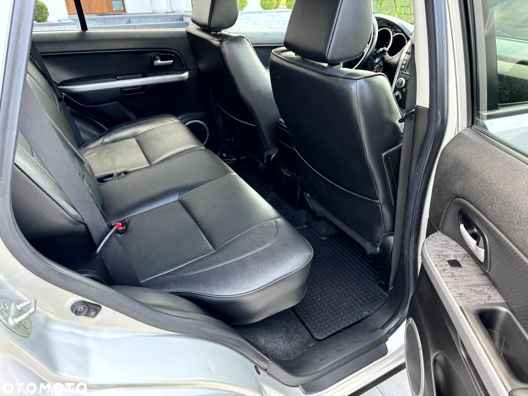 Suzuki Grand Vitara 2.4 De Luxe - 11