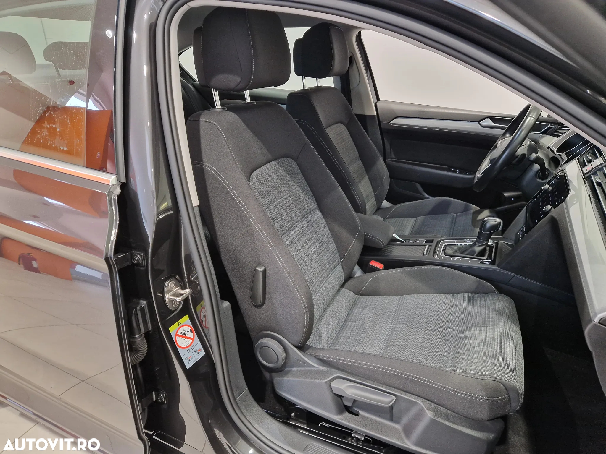 Volkswagen Passat 2.0 TDI SCR DSG Business - 13