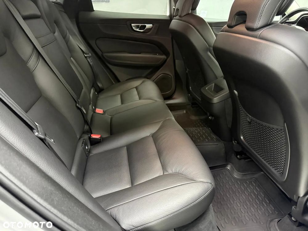 Volvo XC 60 D4 Momentum - 28