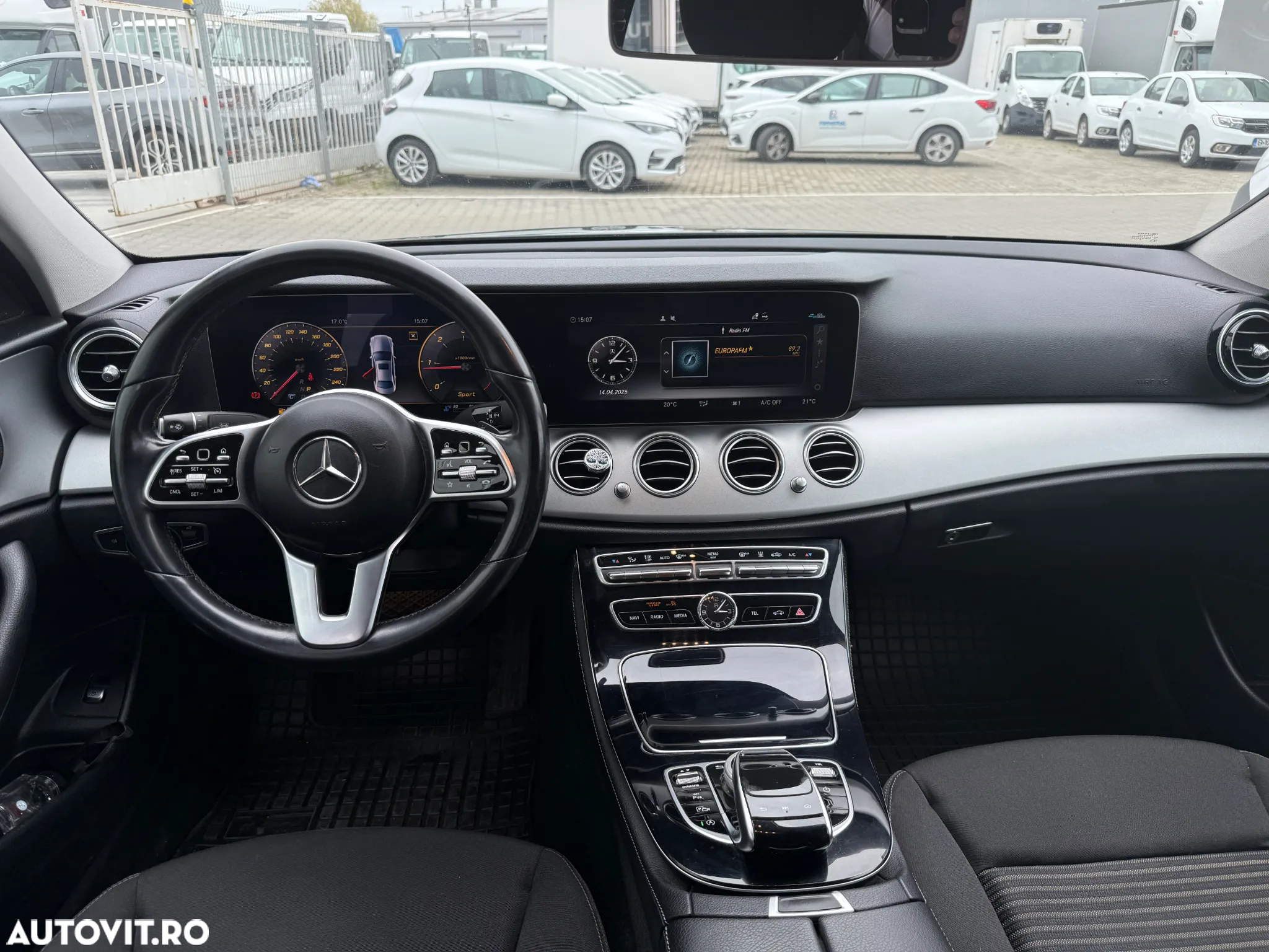 Mercedes-Benz E 220 d 4Matic T 9G-TRONIC Avantgarde - 8
