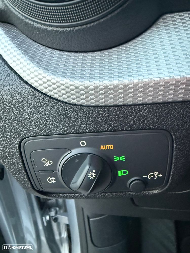 Audi Q2 30 TDI S tronic design - 17