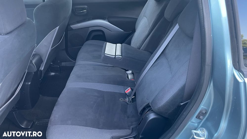 Mitsubishi Outlander - 8