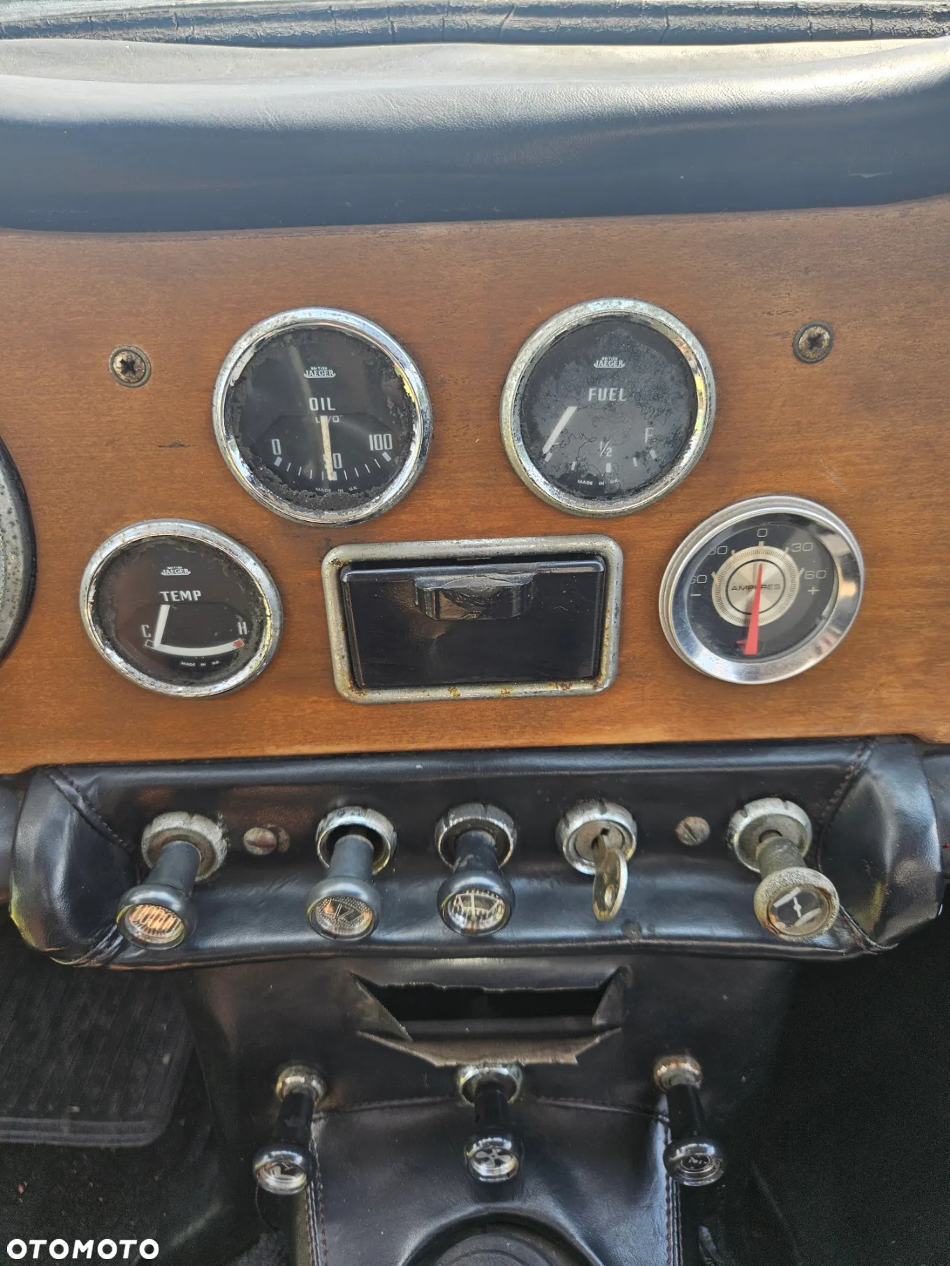 Triumph TR4 - 6