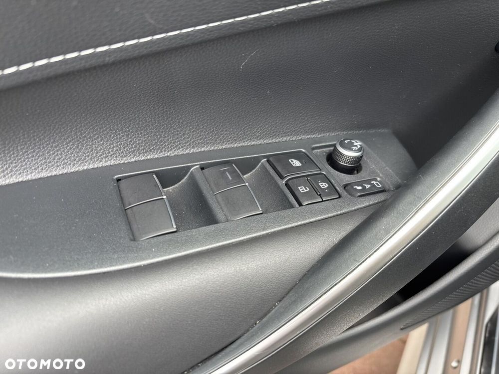 Toyota Corolla 1.8 Hybrid Style - 16