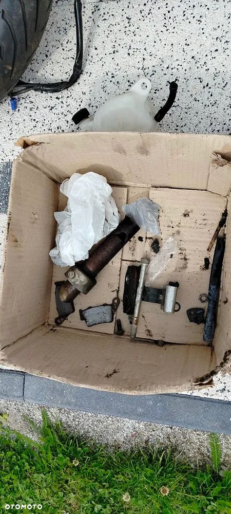 KTM DUKE 125 KOŁO FELGA OWIEWKA LAGI STELAZ OGON ZADUPEK SIEDZENIE 2022 - 12