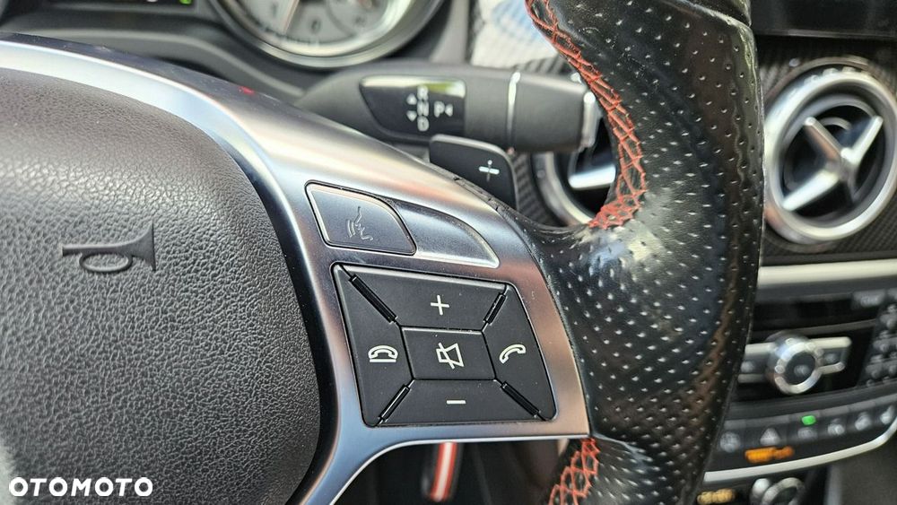 Mercedes-Benz GLA 250 4-Matic AMG Line - 28