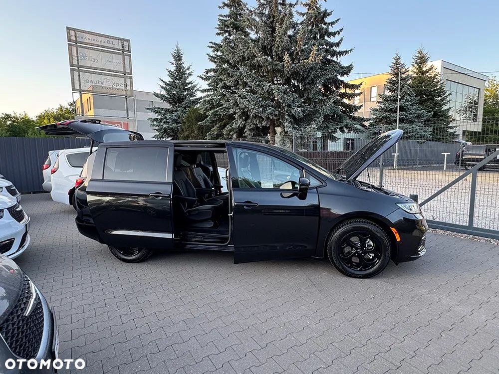 Chrysler Pacifica - 11
