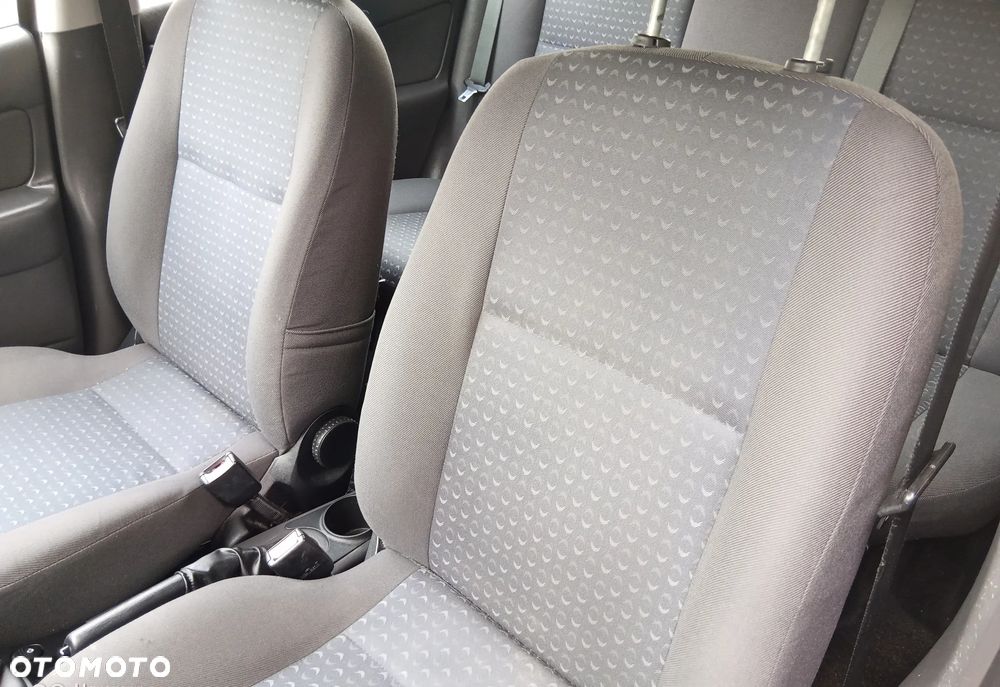 Ford Focus 1.6 16V Trend - 11
