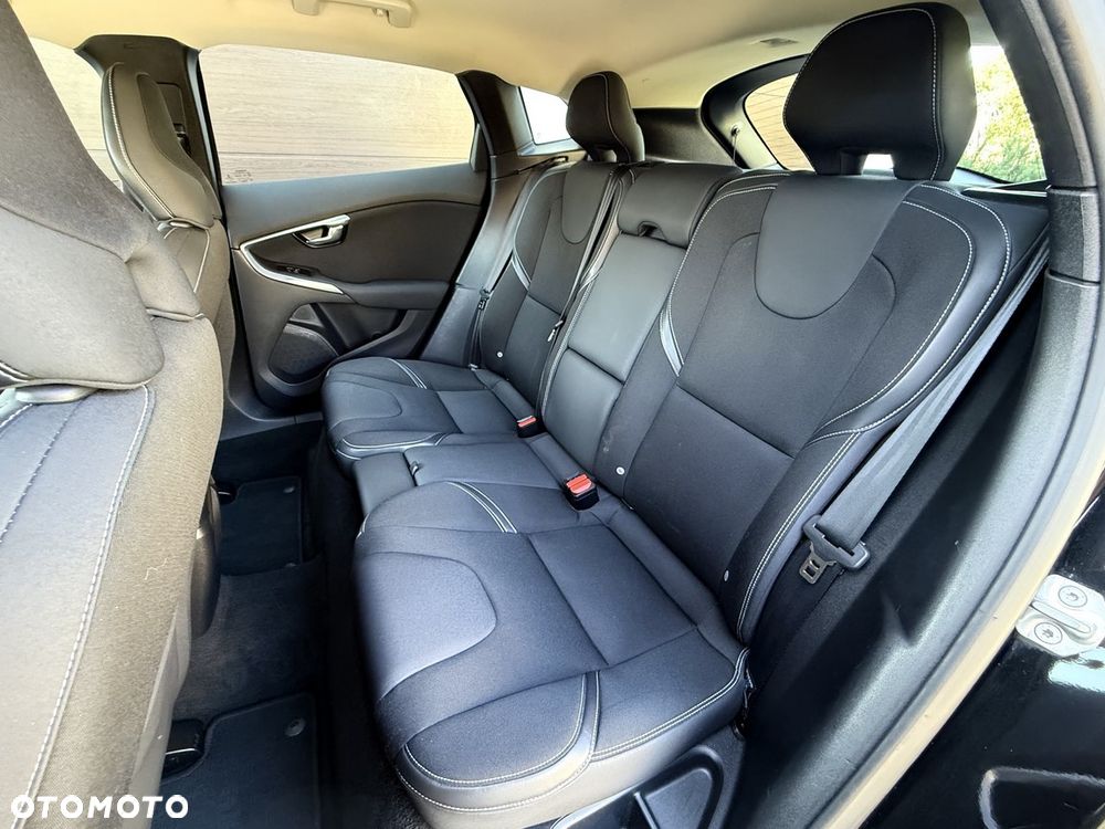Volvo V40 D2 Momentum - 16