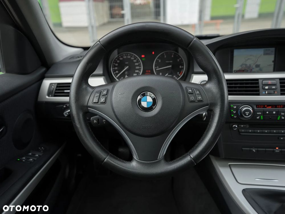 BMW Seria 3 318i Edition Exclusive - 23