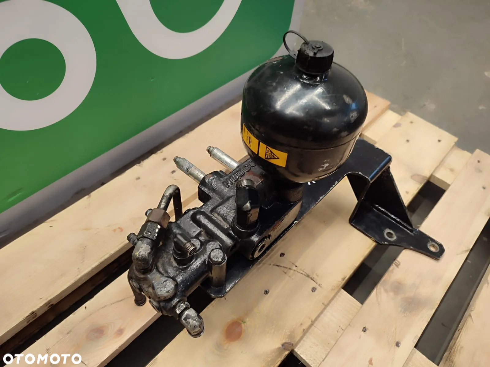 Rozdzielacz hydrauliczny HUSCO hydroakumulator CASE MAXXUM 140 - 6