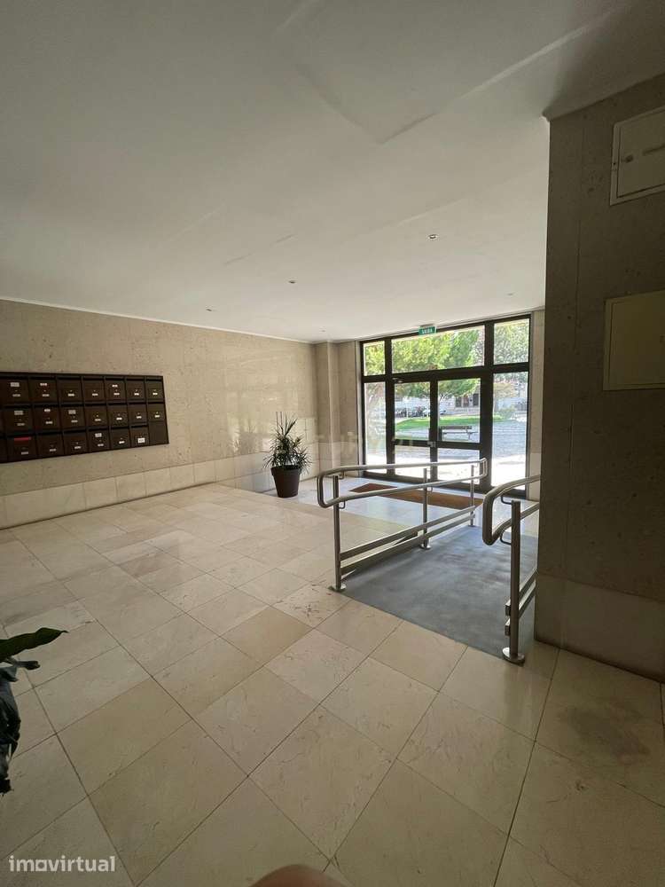 Oportunidade Única | T7 | 3 Suites | 2 Box - Grande imagem: 4/26