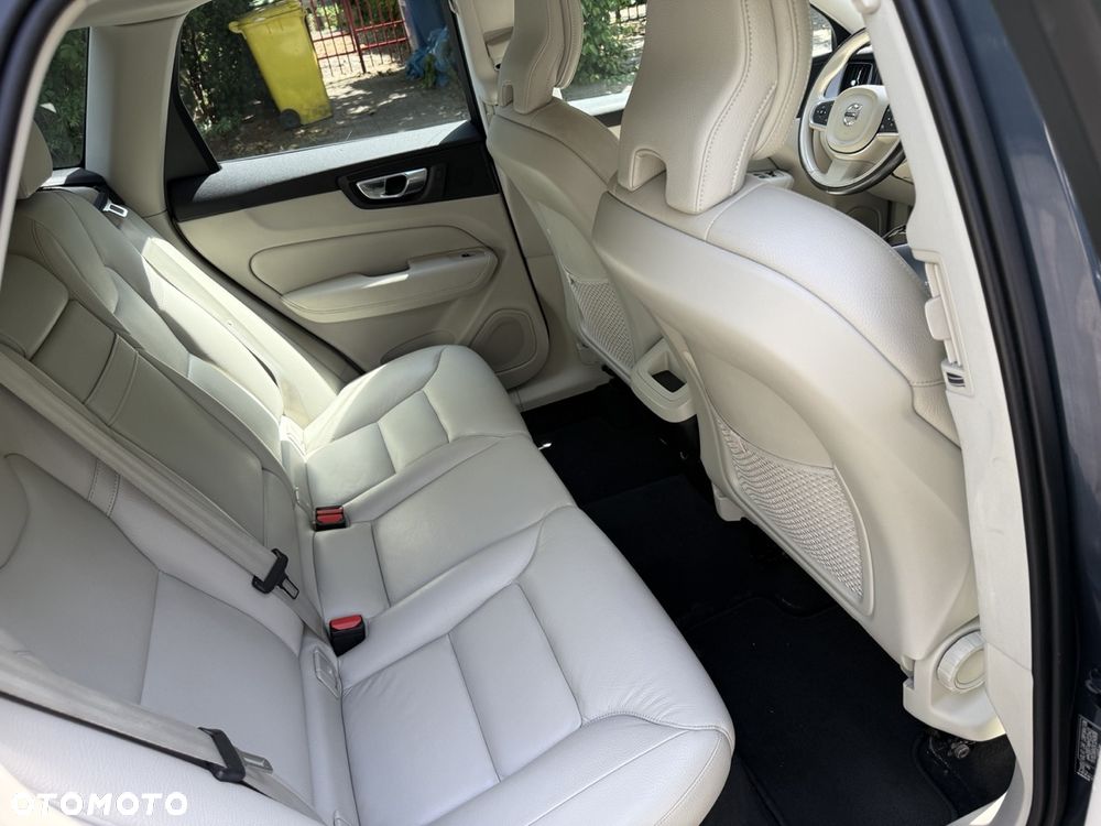 Volvo XC 60 D4 AWD Momentum - 9