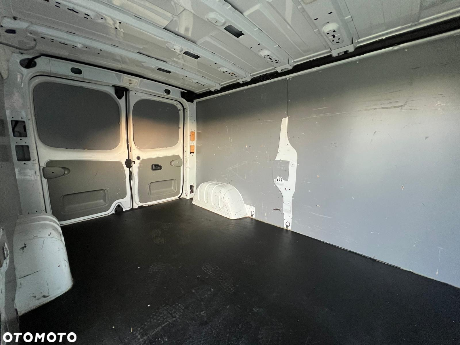 Opel Vivaro - 10