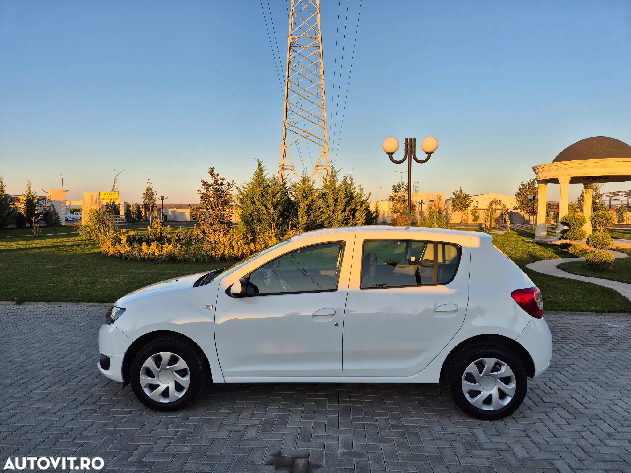 Dacia Sandero 1.2 16V 75 Laureate - 4