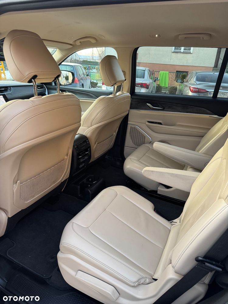 Jeep Grand Cherokee - 12