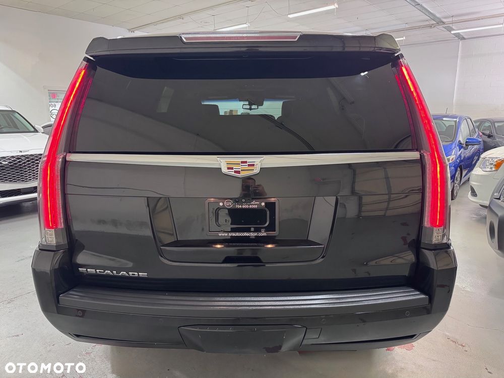 Cadillac Escalade 6.2 V8 AWD AT Platinum - 4