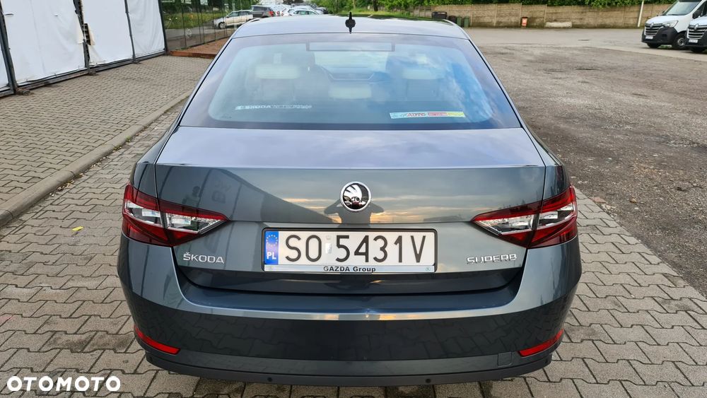 Skoda Superb 2.0 TDI Style DSG - 6