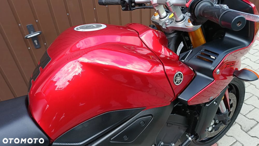 Yamaha FZ - 11