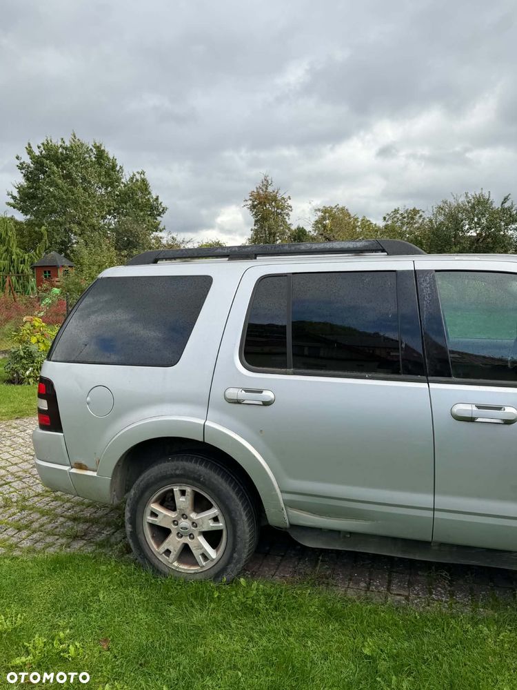 Ford Explorer - 4