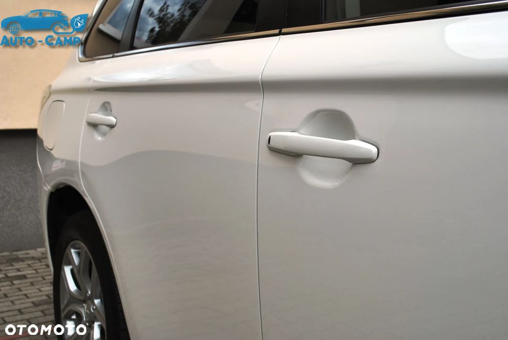 Mitsubishi Outlander Instyle NAVI + - 38