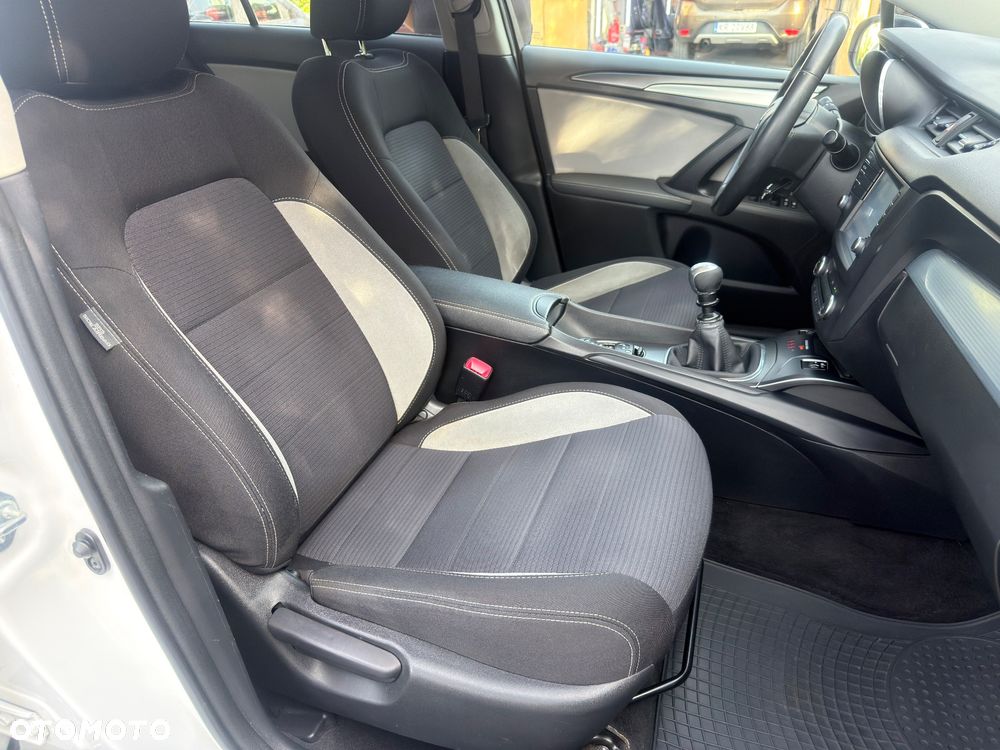Toyota Avensis 2.0 D-4D Premium - 8