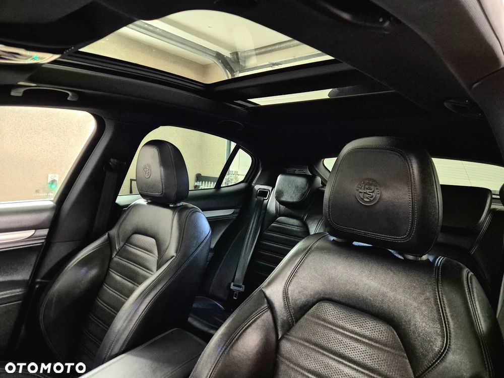 Alfa Romeo Stelvio - 10