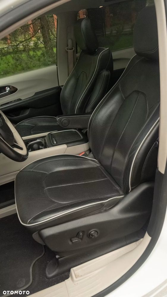 Chrysler Pacifica - 15