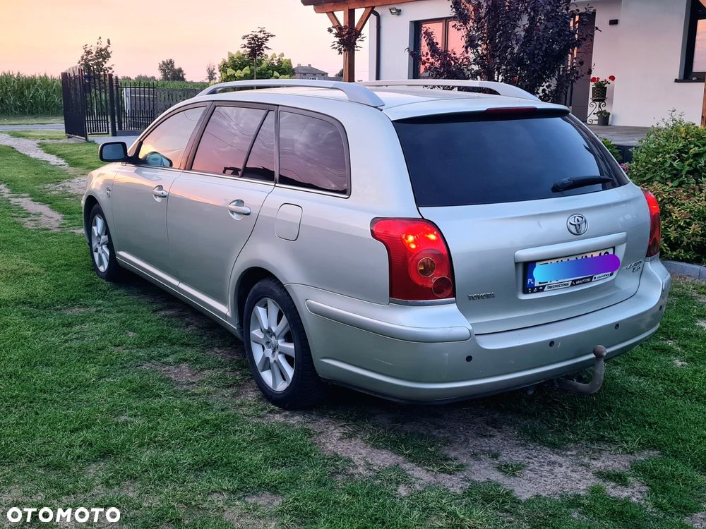 Toyota Avensis - 2