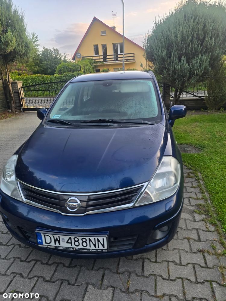 Nissan Tiida 2010 photo 2